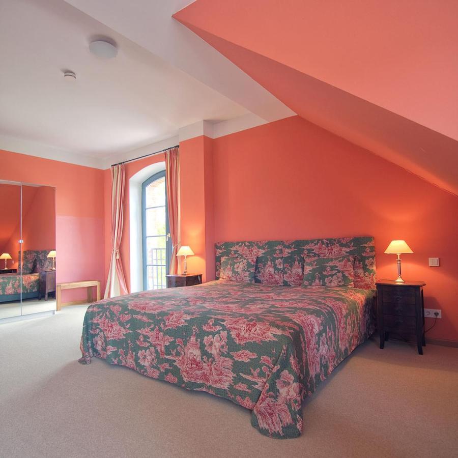 Hotel Burg Wanzleben Екстериор снимка