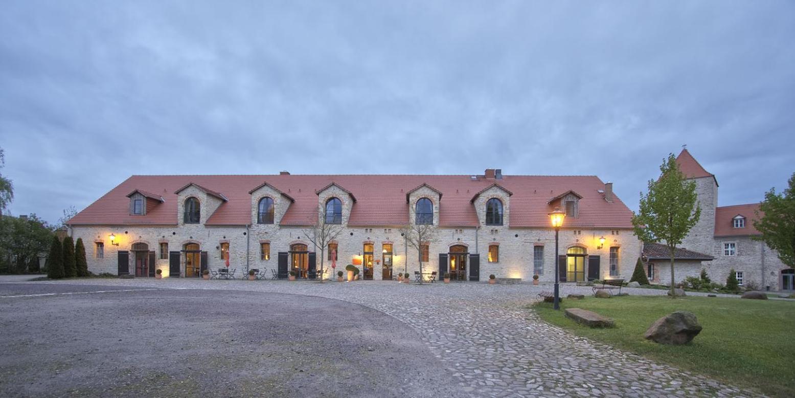 Hotel Burg Wanzleben Екстериор снимка