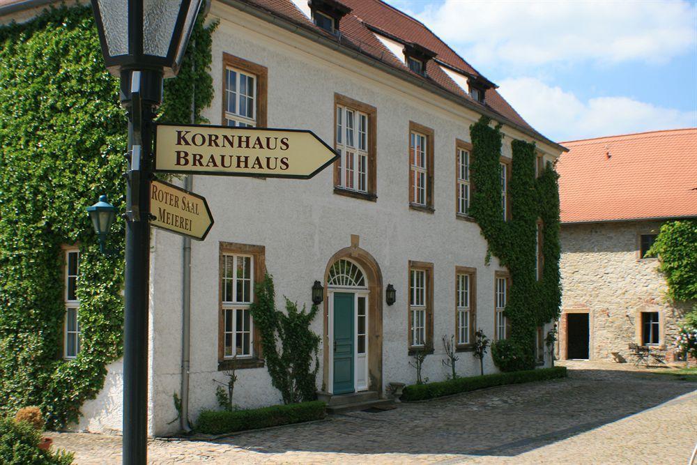 Hotel Burg Wanzleben Екстериор снимка