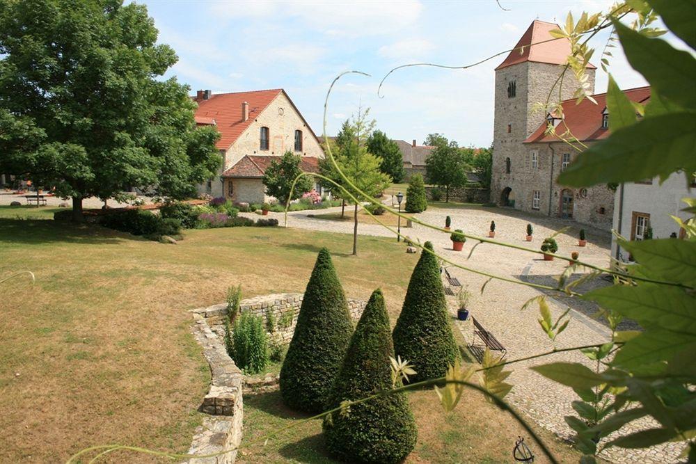 Hotel Burg Wanzleben Екстериор снимка